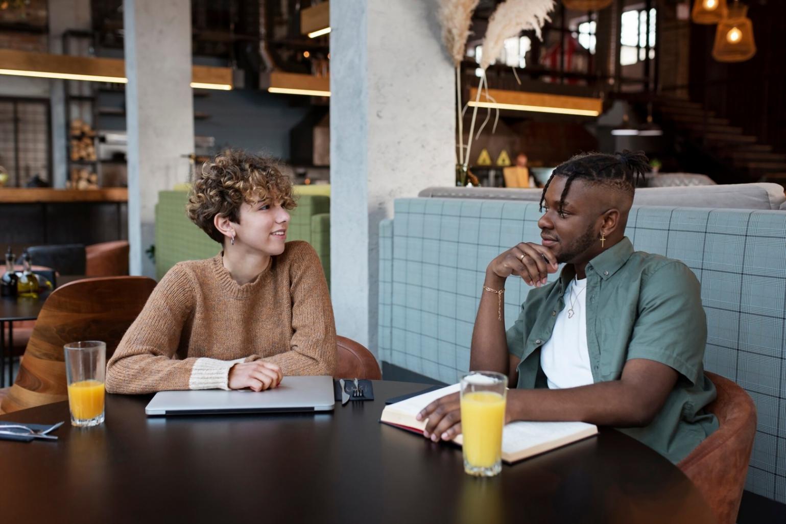 Séance de formation sur l'investissement saisonnier avec analyse de graphiques financiers